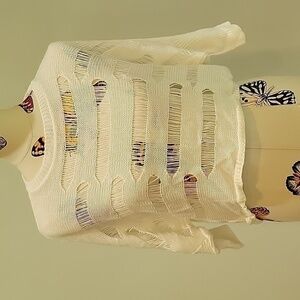 DEREK HEART white bat sleeved knitted sweater.  Neat distressed pattern.  Size M